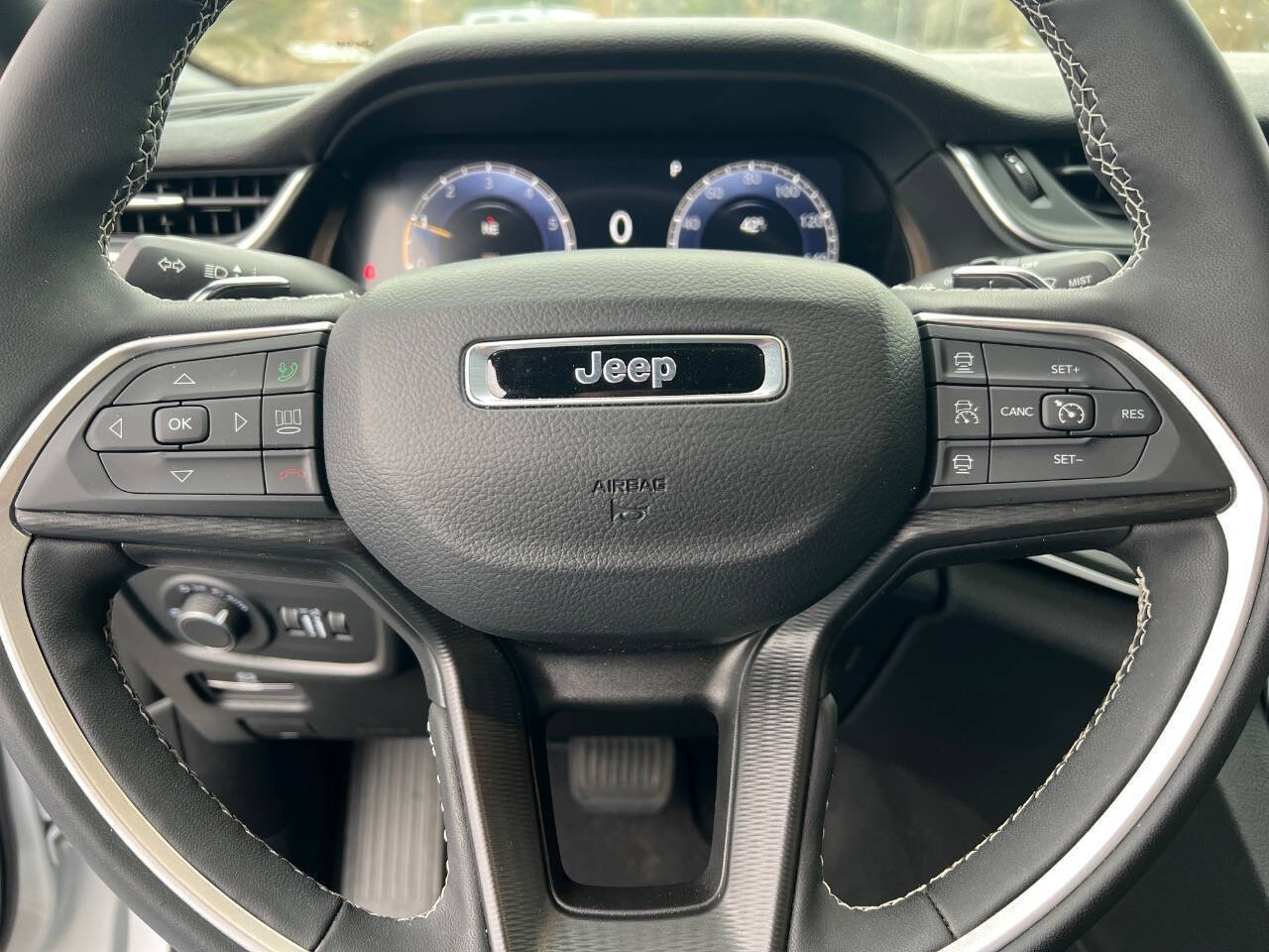 2025 Jeep Grand Cherokee GRAND CHEROKEE L ALTITUDE 4X2