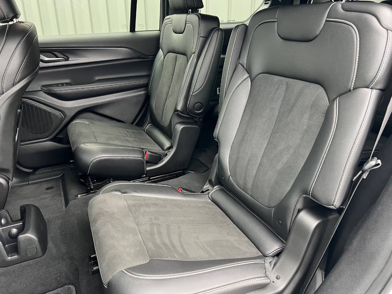 2025 Jeep Grand Cherokee GRAND CHEROKEE L ALTITUDE 4X2