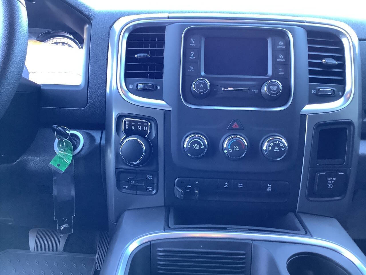 2024 RAM Ram 1500 Classic RAM 1500 CLASSIC WARLOCK QUAD CAB 4X4 6'4' BOX