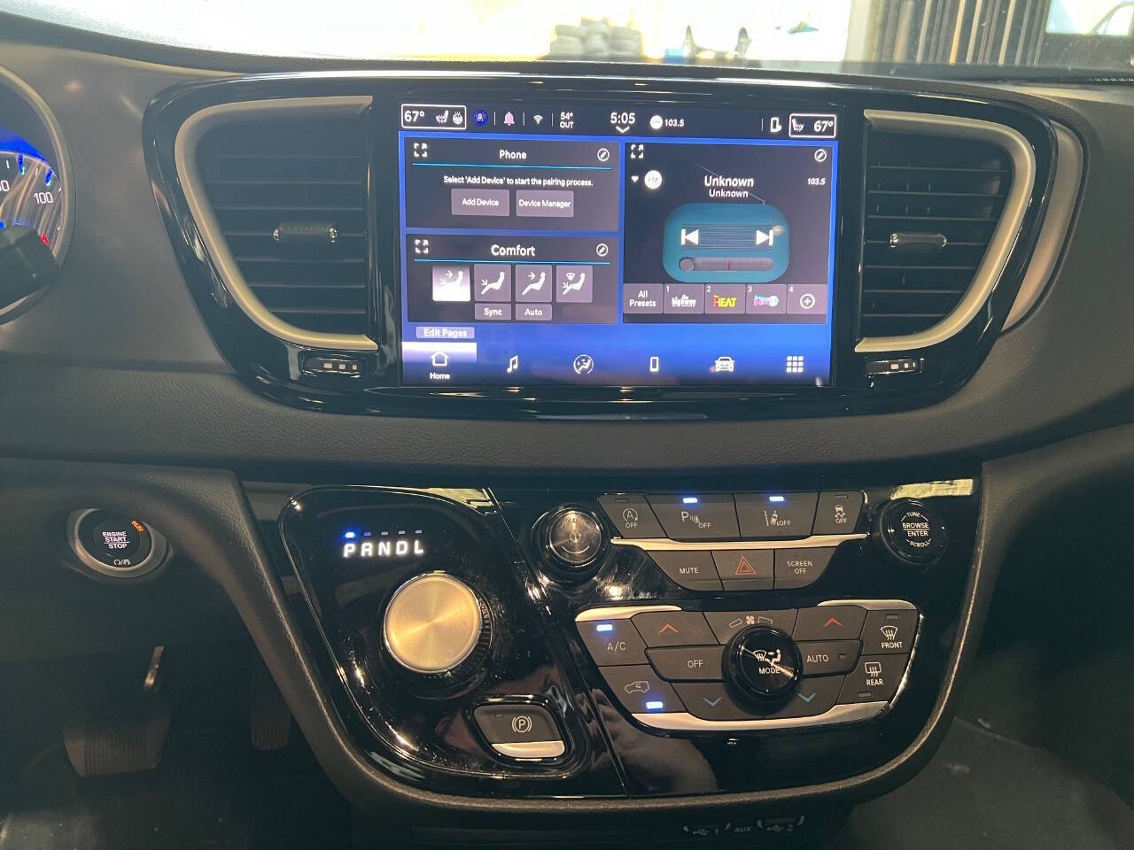 2025 Chrysler Pacifica Select