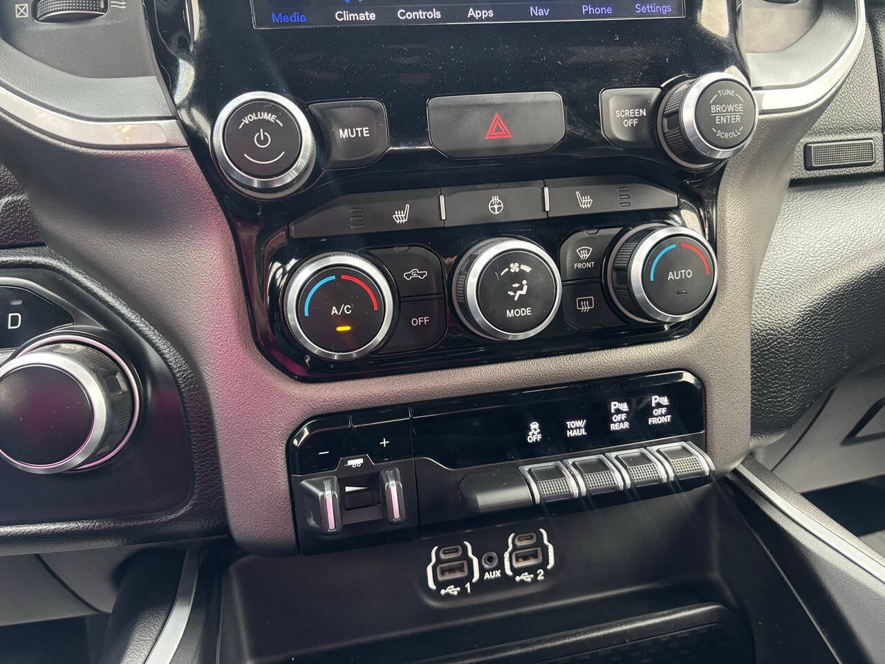 2020 RAM 2500 Big Horn Crew Cab 4x4 6'4' Box