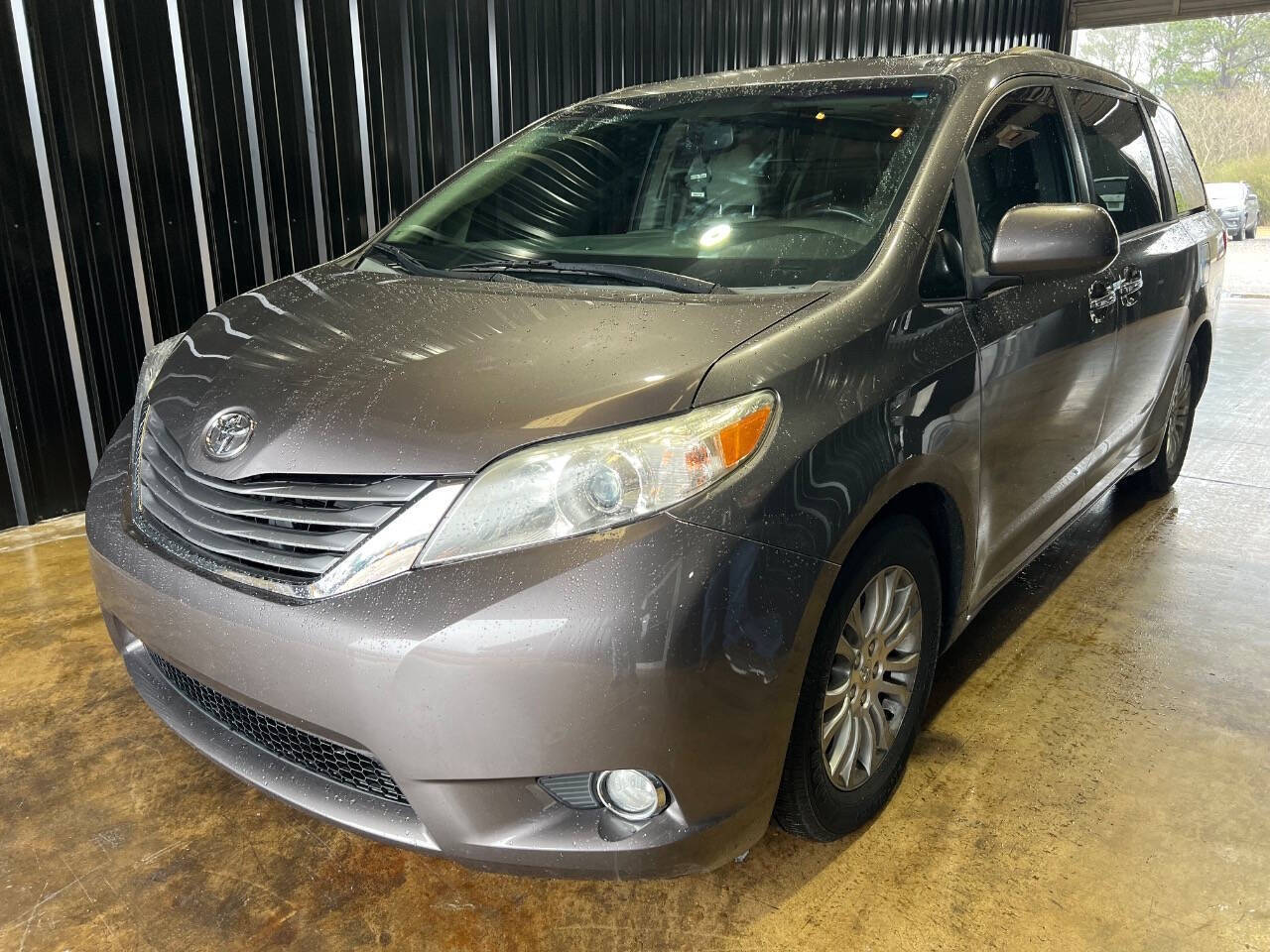 2015 Toyota Sienna XLE 8 Passenger 4dr Mini Van