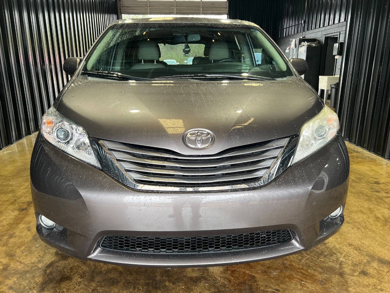 2015 Toyota Sienna XLE 8 Passenger 4dr Mini Van