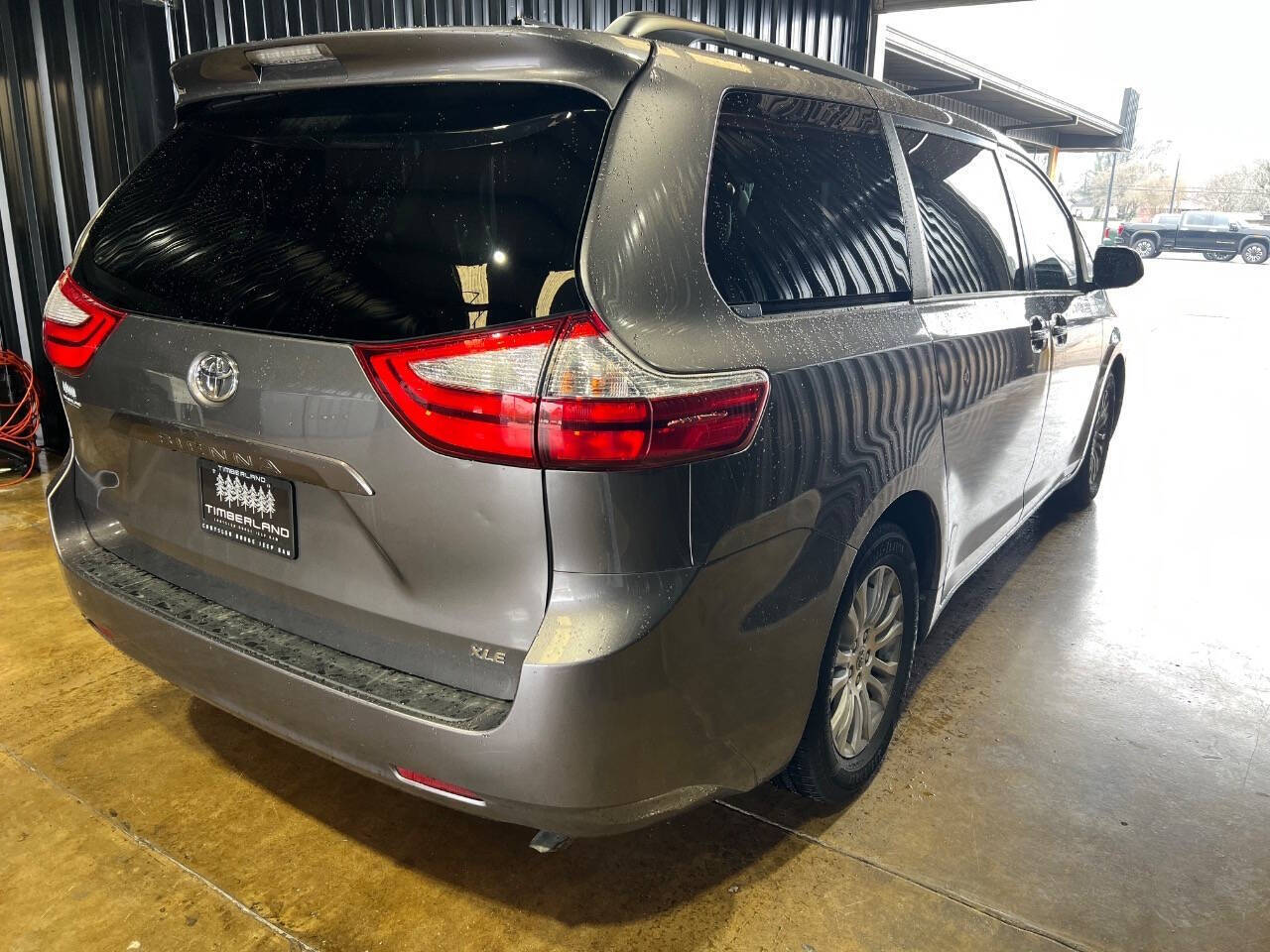 2015 Toyota Sienna XLE 8 Passenger 4dr Mini Van