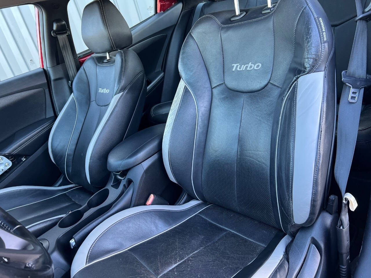 2013 Hyundai Veloster Turbo w/Black